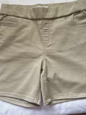 Liz Claiborne High-Waist Stretch Shorts in Khaki